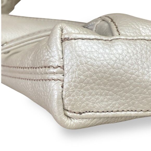 Tignanello Pebbled Metallic Silver Leather Crossbody Shoulder Bag Purse Pockets - Picture 14 of 16
